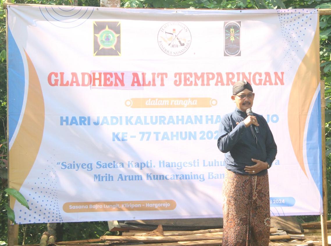 Gladhen Alit Jemparingan di Sasana Jemparingan Bajra Lungit Kliripan